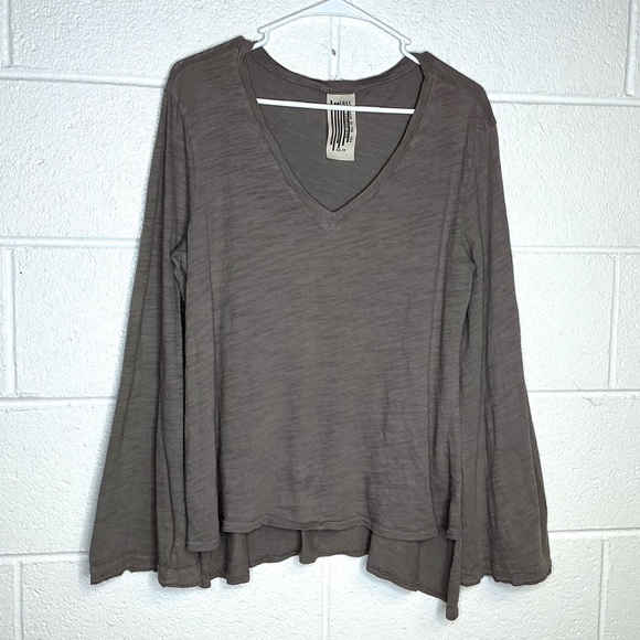 < Free People Brown Bell Sleeve High Low Oversized Top > - Picture 2 of 4